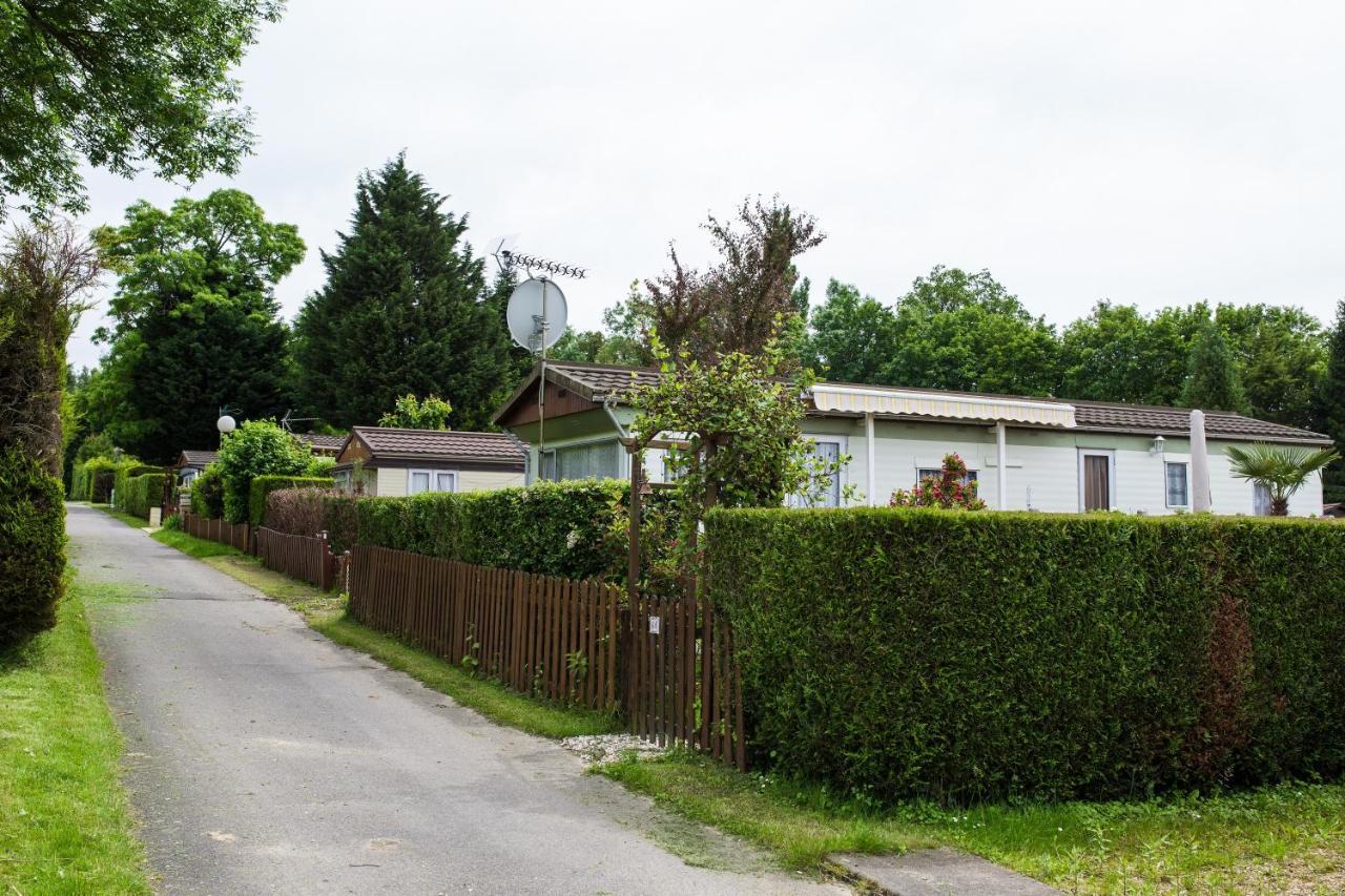 Camping Des Bondons La Ferte sous Jouarre Bagian luar foto